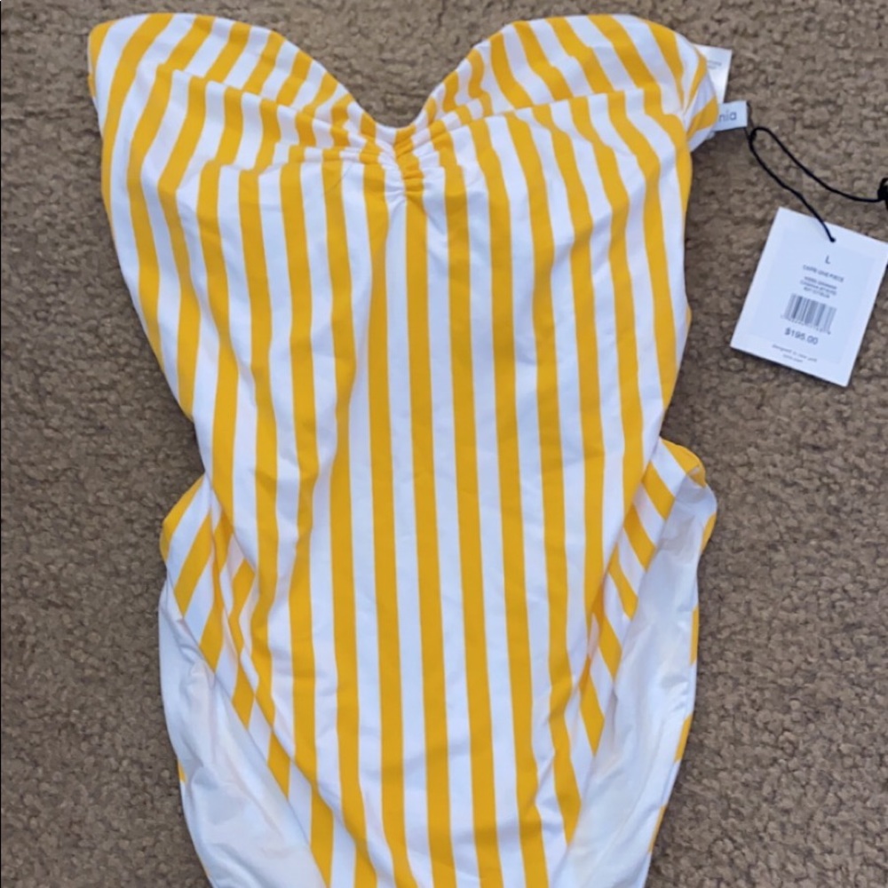 Striped swim suit !